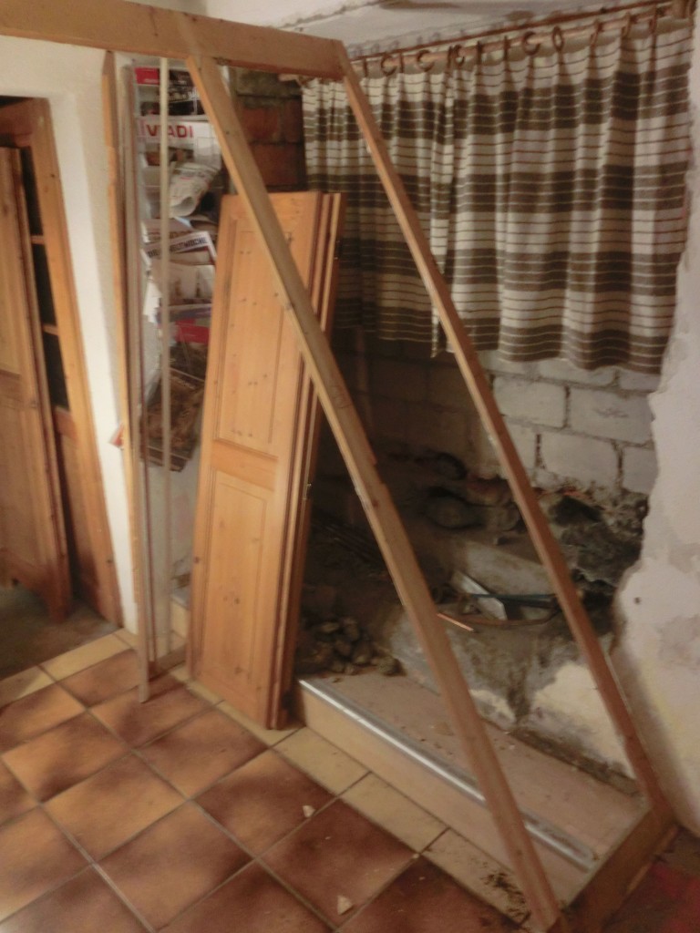 CIMG5960 alte Schrankwand raus