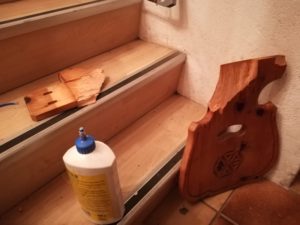Stuhllehne reparieren mit Holzleim