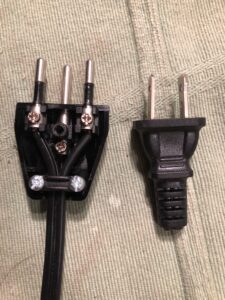 Ausländischen Netzstecker ersetzen
