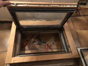Gebrochenes Glas entfernen aus Fenster